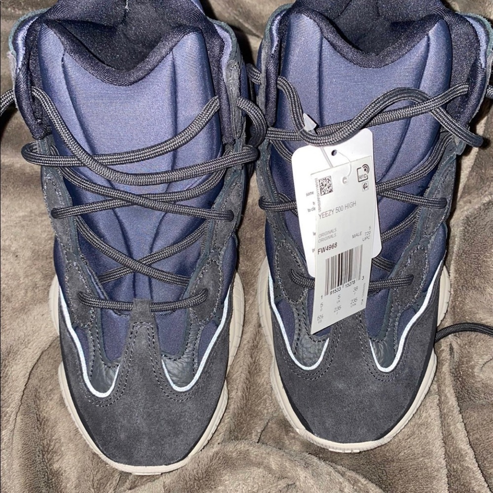 Yeezy sneakers new - No Box - size 5.5 boys